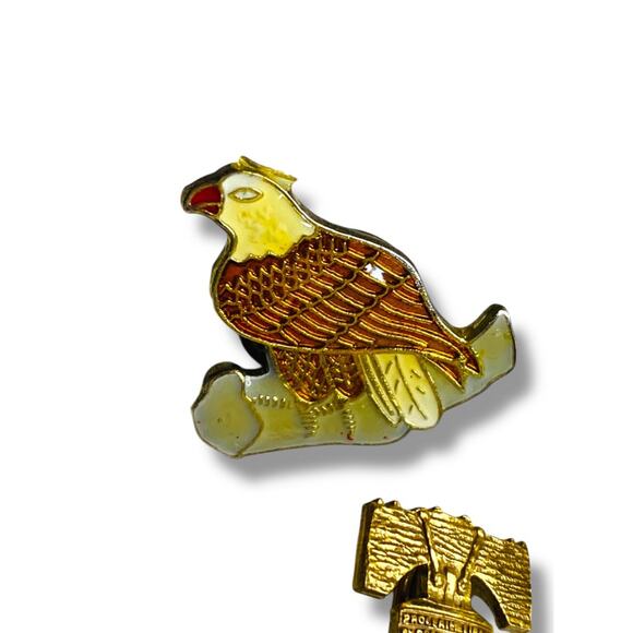 Lot of 4 Vintage Lapel Pins .75" Eagle Flag Liberty Bell Feather Assorted - Picture 6 of 7